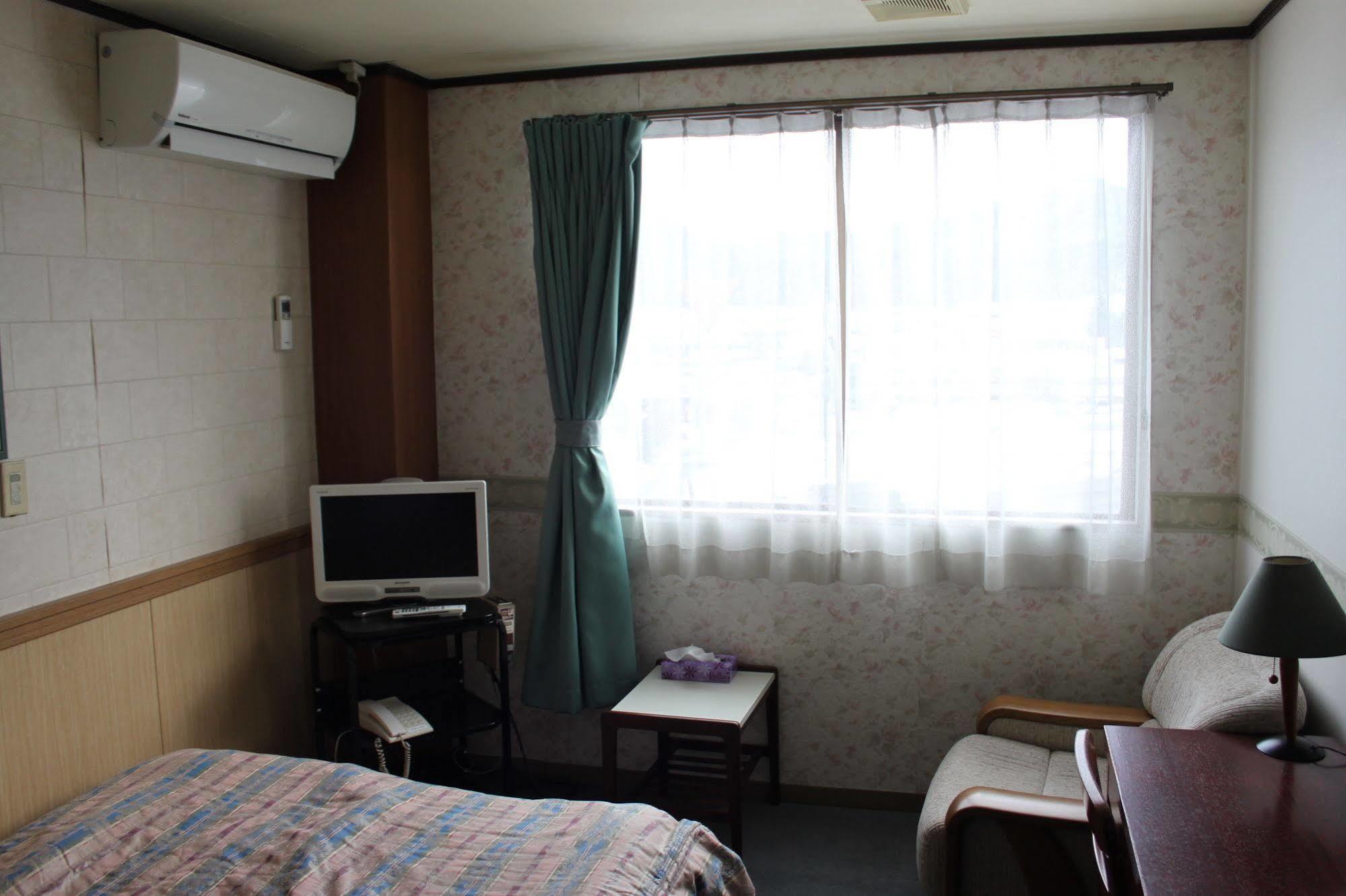 Business Hotel Fujimi Fujiyoshida Eksteriør bilde